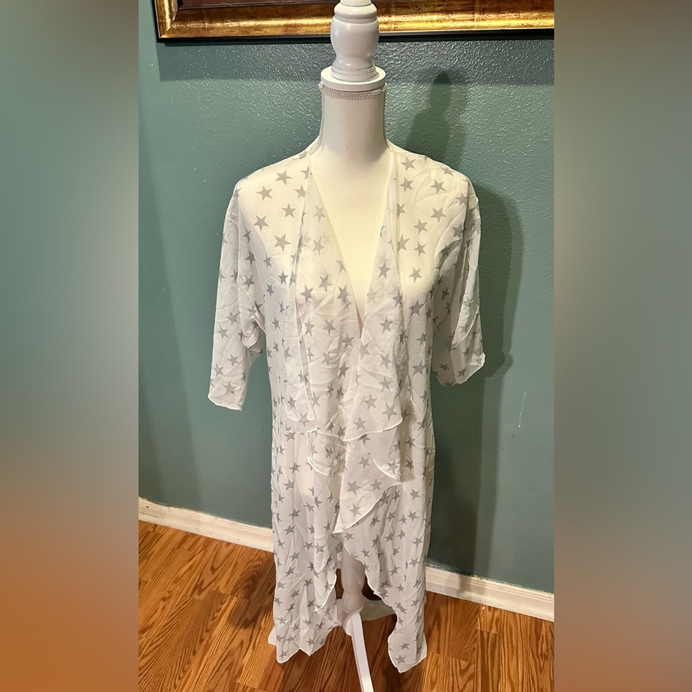 LuLaRoe Shirley Kimono white with grey stars sz small
